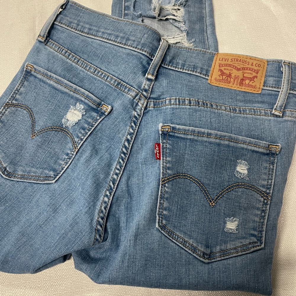 Levi's Women's Blue Jeans high rise super skinny, size 27